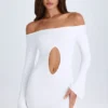 Robe courte à épaules dénudées et découpes Madelina en blanc Robe courte à épaules dénudées et découpes Madelina en blanc