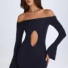 Robe courte à épaules dénudées et découpes Madelina en noir Robe courte à épaules dénudées et découpes Madelina en noir