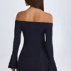 Robe courte à épaules dénudées et découpes Madelina en noir Robe courte à épaules dénudées et découpes Madelina en noir