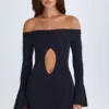 Robe courte à épaules dénudées et découpes Madelina en noir Robe courte à épaules dénudées et découpes Madelina en noir
