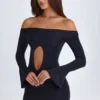 Robe courte à épaules dénudées et découpes Madelina en noir Robe courte à épaules dénudées et découpes Madelina en noir