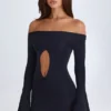 Robe courte à épaules dénudées et découpes Madelina en noir Robe courte à épaules dénudées et découpes Madelina en noir