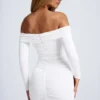 Robe courte à épaules dénudées et découpes Saffron avec détails métalliques, en blanc Robe courte à épaules dénudées et découpes Saffron avec détails métalliques, en blanc
