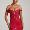 Robe courte à épaules dénudées Leonora ornée de strass, rouge cramoisi Robe courte à épaules dénudées Leonora ornée de strass, rouge cramoisi