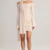 Robe courte à épaules dénudées Luzia avec détails en tricot, couleur crème Robe courte à épaules dénudées Luzia avec détails en tricot, couleur crème