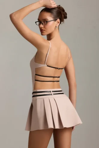 Robe courte plissée dos nu à ceinture Leilani, couleur champignon