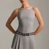 Robe courte plissée dos nu à ceinture Leilani en gris Robe courte plissée dos nu à ceinture Leilani en gris