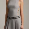 Robe courte plissée dos nu à ceinture Leilani en gris Robe courte plissée dos nu à ceinture Leilani en gris