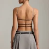 Robe courte plissée dos nu à ceinture Leilani en gris Robe courte plissée dos nu à ceinture Leilani en gris