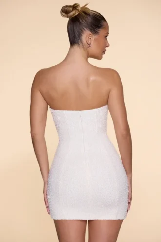 Robe courte sans bretelles à col bénitier et ornements Basel, couleur ivoire