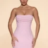 Robe courte sans bretelles à col bénitier ornée Basel, couleur Blush Robe courte sans bretelles à col bénitier ornée Basel, couleur Blush