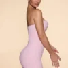 Robe courte sans bretelles à col bénitier ornée Basel, couleur Blush Robe courte sans bretelles à col bénitier ornée Basel, couleur Blush