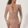 Robe courte semi-transparente à découpes et ornements Ilana, couleur amande