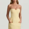 Robe courte structurée sans bretelles à encolure en cœur Talina, jaune pastel