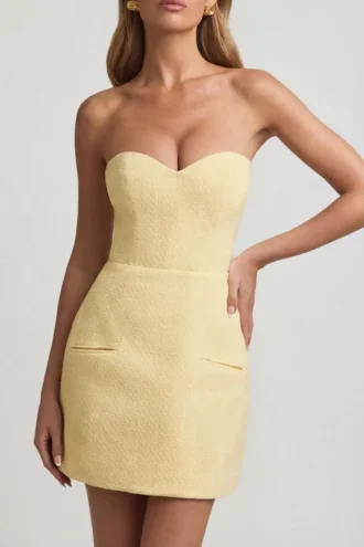Robe courte structurée sans bretelles à encolure en cœur Talina, jaune pastel