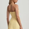 Robe courte structurée sans bretelles à encolure en cœur Talina, jaune pastel