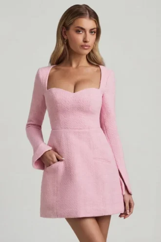 Robe courte structurée Tacita à encolure en cœur, rose pâle