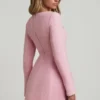 Robe courte structurée Tacita à encolure en cœur, rose pâle
