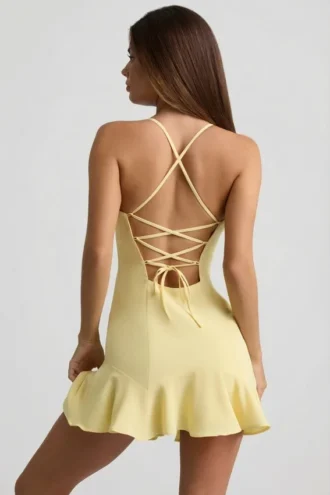 Robe courte à taille basse et lacets Daria en jaune