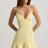 Robe courte à taille basse et lacets Daria en jaune Robe courte à taille basse et lacets Daria en jaune