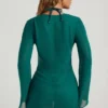 Robe courte transparente à col bénitier Vista ornée de perles, couleur vert jade Robe courte transparente à col bénitier Vista ornée de perles, couleur vert jade
