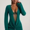 Robe courte transparente à col bénitier Vista ornée de perles, couleur vert jade Robe courte transparente à col bénitier Vista ornée de perles, couleur vert jade
