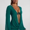 Robe courte transparente à col bénitier Vista ornée de perles, couleur vert jade Robe courte transparente à col bénitier Vista ornée de perles, couleur vert jade