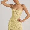 Robe courte transparente à encolure carrée et ornements Averie, couleur jaune Robe courte transparente à encolure carrée et ornements Averie, couleur jaune