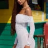 Robe courte transparente à épaules dénudées Nemba, couleur blanche Robe courte transparente à épaules dénudées Nemba, couleur blanche