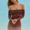 Robe courte transparente à épaules dénudées Nemba en marron chocolat Robe courte transparente à épaules dénudées Nemba en marron chocolat
