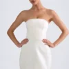 Robe courte tulipe structurée à bandeau Haisley, couleur ivoire Robe courte tulipe structurée à bandeau Haisley, couleur ivoire