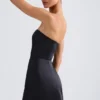 Robe courte tulipe structurée à bandeau Haisley en noir Robe courte tulipe structurée à bandeau Haisley en noir