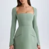 Robe courte tulipe structurée à encolure carrée Taesha, vert kaki Robe courte tulipe structurée à encolure carrée Taesha, vert kaki