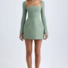 Robe courte tulipe structurée à encolure carrée Taesha, vert kaki Robe courte tulipe structurée à encolure carrée Taesha, vert kaki