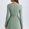 Robe courte tulipe structurée à encolure carrée Taesha, vert kaki Robe courte tulipe structurée à encolure carrée Taesha, vert kaki