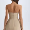 Robe courte tulipe structurée à encolure plissée Taia, couleur camel Robe courte tulipe structurée à encolure plissée Taia, couleur camel