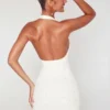 Robe courte Versailles à décolleté plongeant et ornements, en blanc
