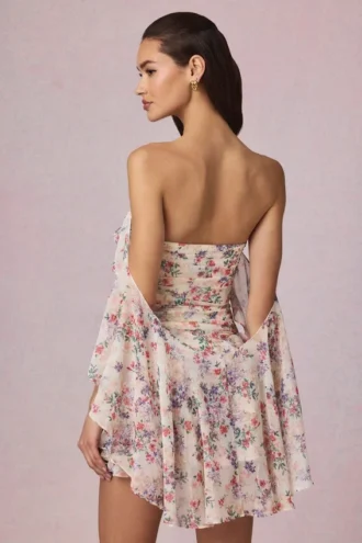 Robe courte à volants et épaules dénudées Birdie à imprimé floral Primrose