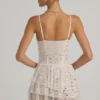Robe courte à volants superposés et ornements Orren en blanc Robe courte à volants superposés et ornements Orren en blanc