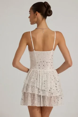 Robe courte à volants superposés et ornements Orren en blanc