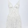 Robe courte à volants superposés et ornements Orren en blanc Robe courte à volants superposés et ornements Orren en blanc