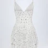 Robe courte à volants superposés et ornements Orren en blanc Robe courte à volants superposés et ornements Orren en blanc