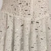 Robe courte à volants superposés et ornements Orren en blanc Robe courte à volants superposés et ornements Orren en blanc