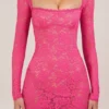 Robe Darla en dentelle festonnée transparente à manches longues, rose vif Robe Darla en dentelle festonnée transparente à manches longues, rose vif
