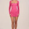 Robe Darla en dentelle festonnée transparente à manches longues, rose vif Robe Darla en dentelle festonnée transparente à manches longues, rose vif