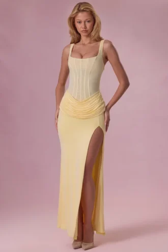 Robe de demoiselle d&rsquo;honneur drapée en maille Rosina, couleur jaune beurre