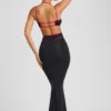Robe de soirée Bella à découpes et bordures contrastées, en noir Robe de soirée Bella à découpes et bordures contrastées, en noir
