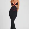 Robe de soirée Bella à découpes et bordures contrastées, en noir Robe de soirée Bella à découpes et bordures contrastées, en noir