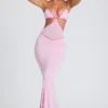Robe de soirée Bella à découpes et bordures contrastées, rose pâle Robe de soirée Bella à découpes et bordures contrastées, rose pâle