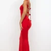 Robe de soirée en jersey moulant Aldona avec détails roses, rouge écarlate Robe de soirée en jersey moulant Aldona avec détails roses, rouge écarlate